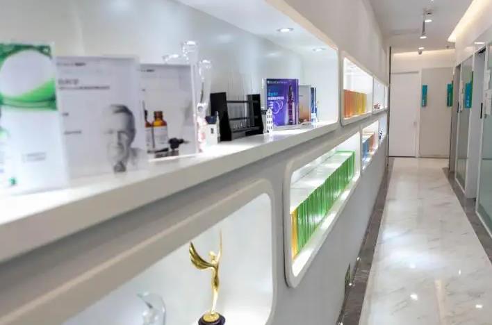北京澄真醫(yī)療美容診所_產(chǎn)品陳列柜
