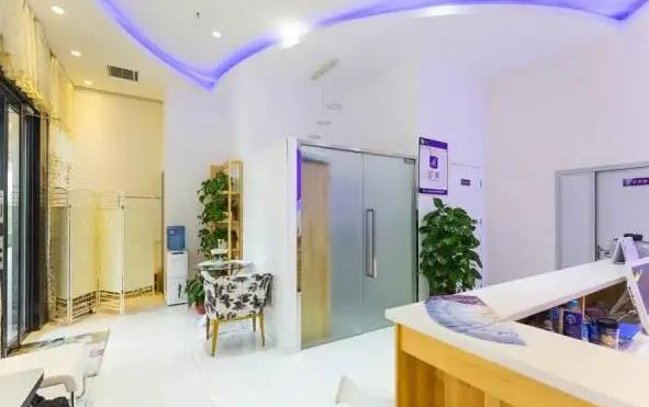 北京侯醫(yī)生醫(yī)療美容診所_導(dǎo)診臺(tái)