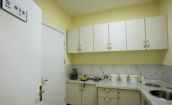 北京柳河醫(yī)療美容診所_技工室