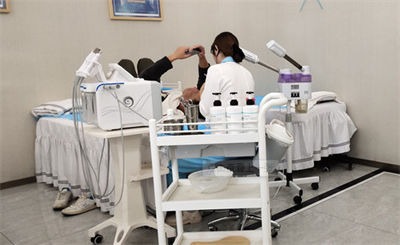 北京明會紅醫(yī)療美容診所_美容護膚室