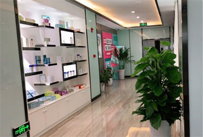 北京明會紅醫(yī)療美容診所_產品陳列柜