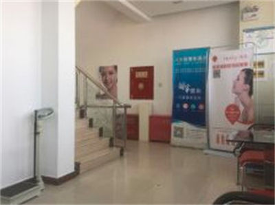 北京平安整形外科門診部_樓梯拐角