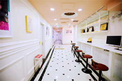 北京彤美醫(yī)療美容門診部_候診區(qū)