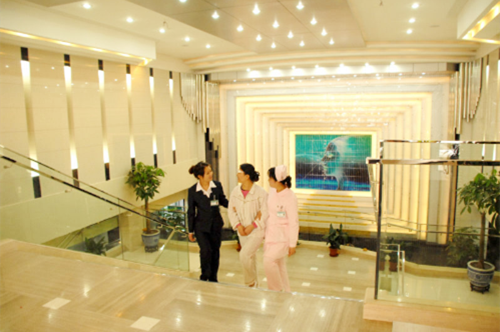 北京埋線提升提升排名榜前十的整形醫(yī)院技術(shù)出眾！北京楚蓉整形美容中心當(dāng)?shù)氐捻斄?></div>
                            <div   id=