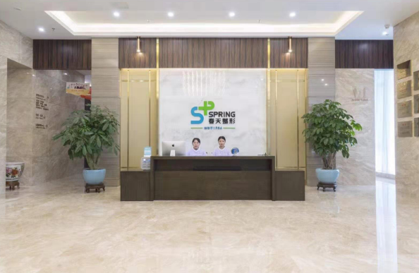 2023成都小切口祛除川字紋評(píng)分前10位整形醫(yī)院實(shí)力不俗！成都美斯迪醫(yī)療美容診所私立實(shí)力不輸公立