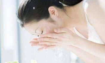 鄭州口周紋微針填充價格是多少費用啊(鄭州美麗人醫(yī)療美容門診部口周紋微針填充參考價：4002元)