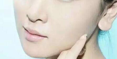 鎮(zhèn)江做硅膠窿鼻現(xiàn)在費用參考(鎮(zhèn)江第三人民醫(yī)院整形美容科做硅膠窿鼻參考價：3629元)