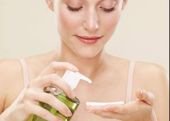 杭州深V豐胸價(jià)格表公示公開(2023杭州深V豐胸參考價(jià)為：6974元)