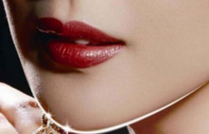 成都胸部提升收緊價(jià)目表清單分享(成都玉顏醫(yī)學(xué)美容門診部胸部提升收緊參考價(jià)：4249元)