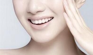 佛山內(nèi)切眼袋價位表2023收費明細(xì)公開(佛山花之禧醫(yī)療美容診所內(nèi)切眼袋參考價：3666元)