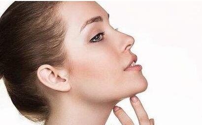 成都玻尿酸填充臥蠶治療價(jià)格表清單(成都新泛醫(yī)療整形美容門診部玻尿酸填充臥蠶參考價(jià)：6366元)