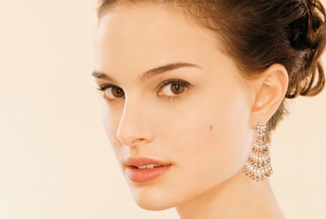 深度解析隆鼻手術(shù)中的三種材料及其優(yōu)缺點(diǎn)，操作前需注意~