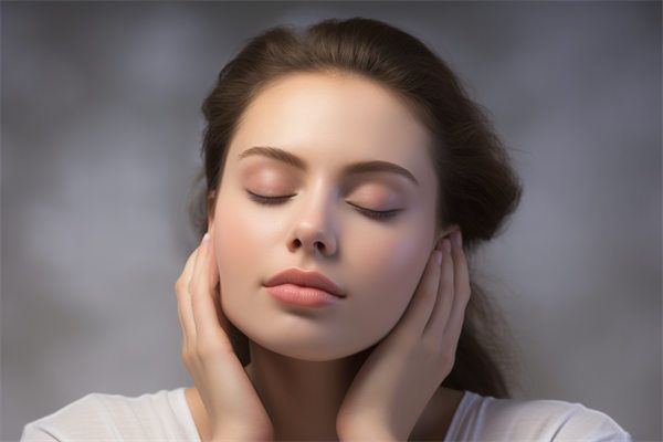 鄭州大學(xué)第一附屬醫(yī)院整形美容科：雙眼皮專家列表、案例反饋、價格一覽